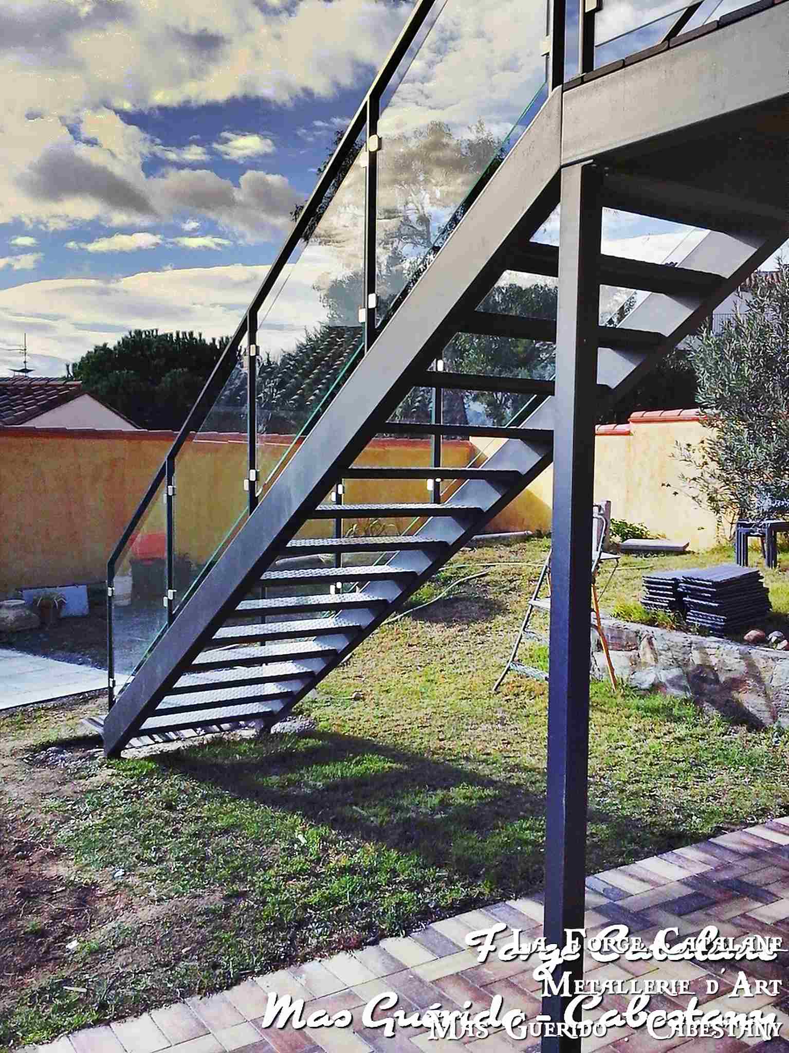 escalier et passerelle exterieure remplissage bois ipe forge catalane 2.jpg